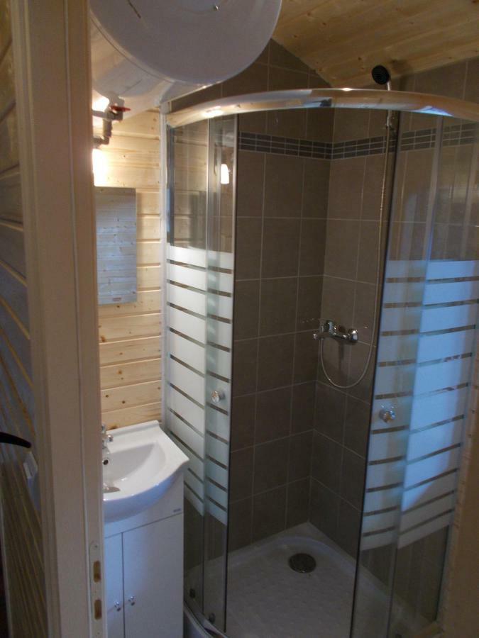アブレッシュフィラー Tiny House Sam Suffitゲストハウス エクステリア 写真